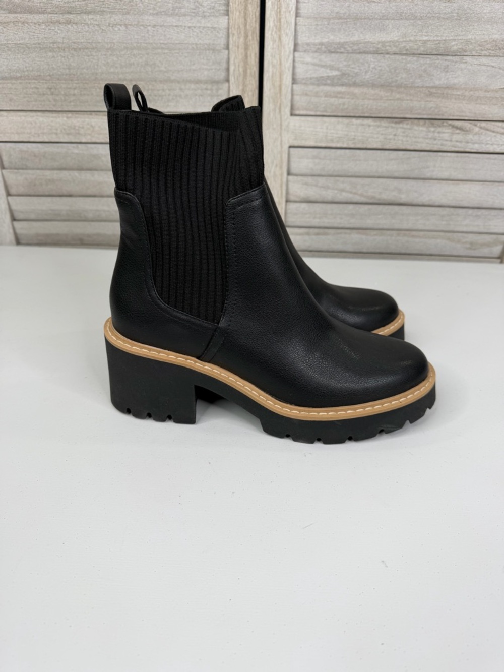 DOLCE VITA "Trooper" Chelsea Lug Sole Black Leather Boots Women's-Size 8